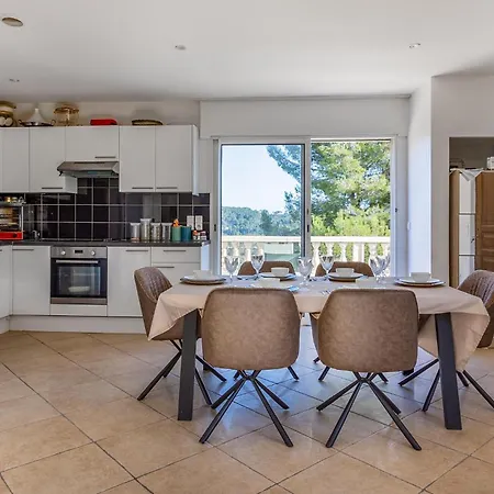 Amazing In With Kitchen Apartment *